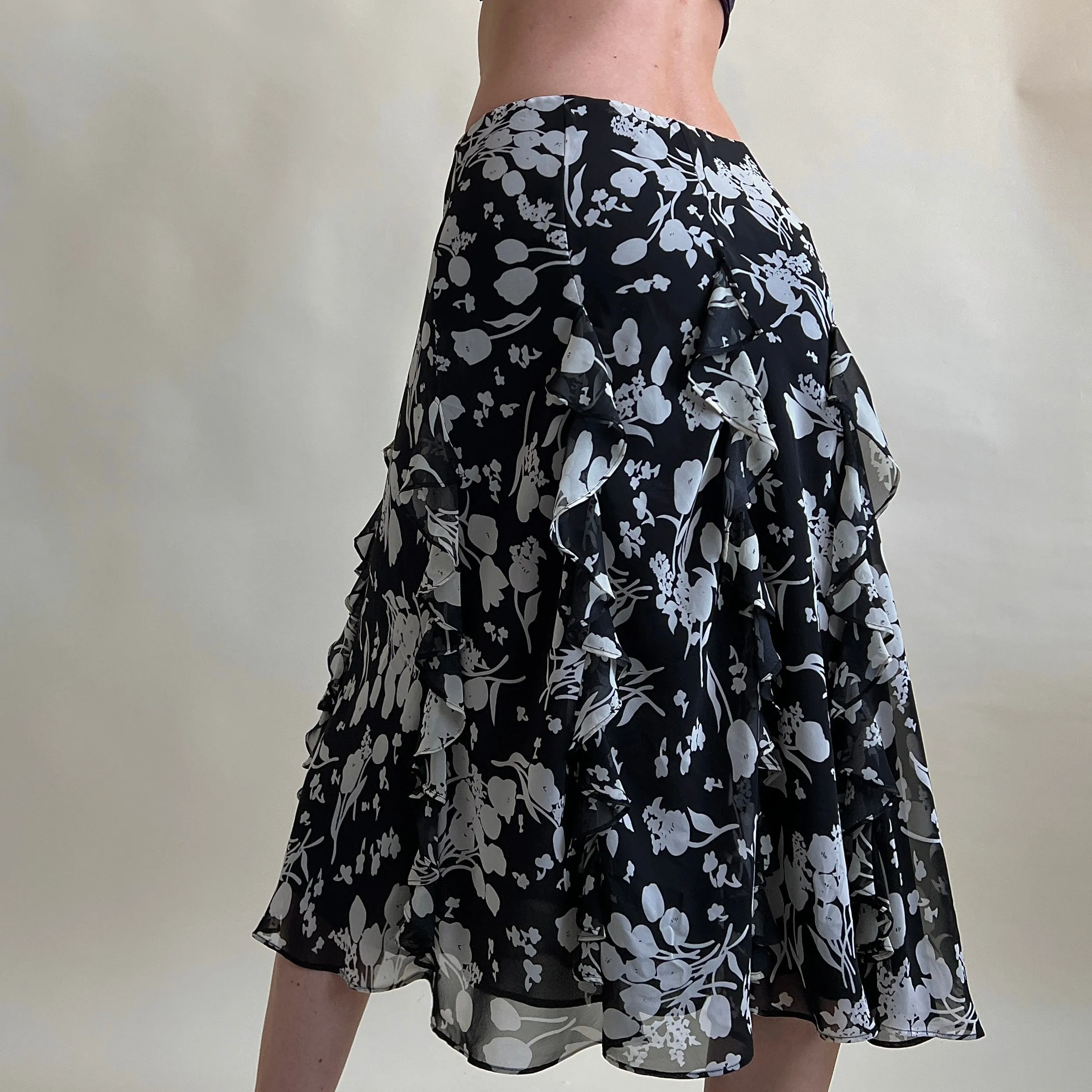 B&W floral ruffle midi skirt (L)