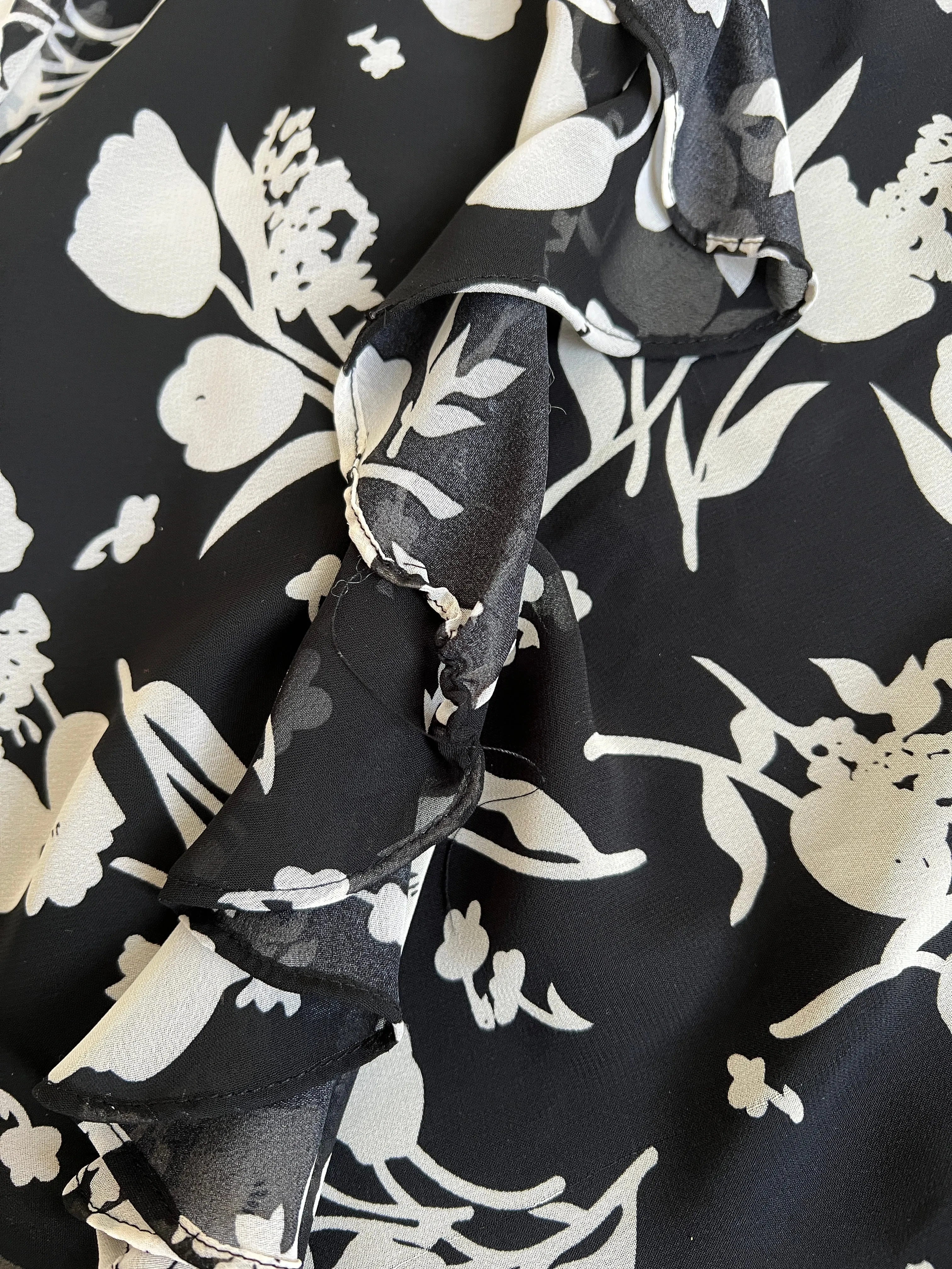 B&W floral ruffle midi skirt (L)