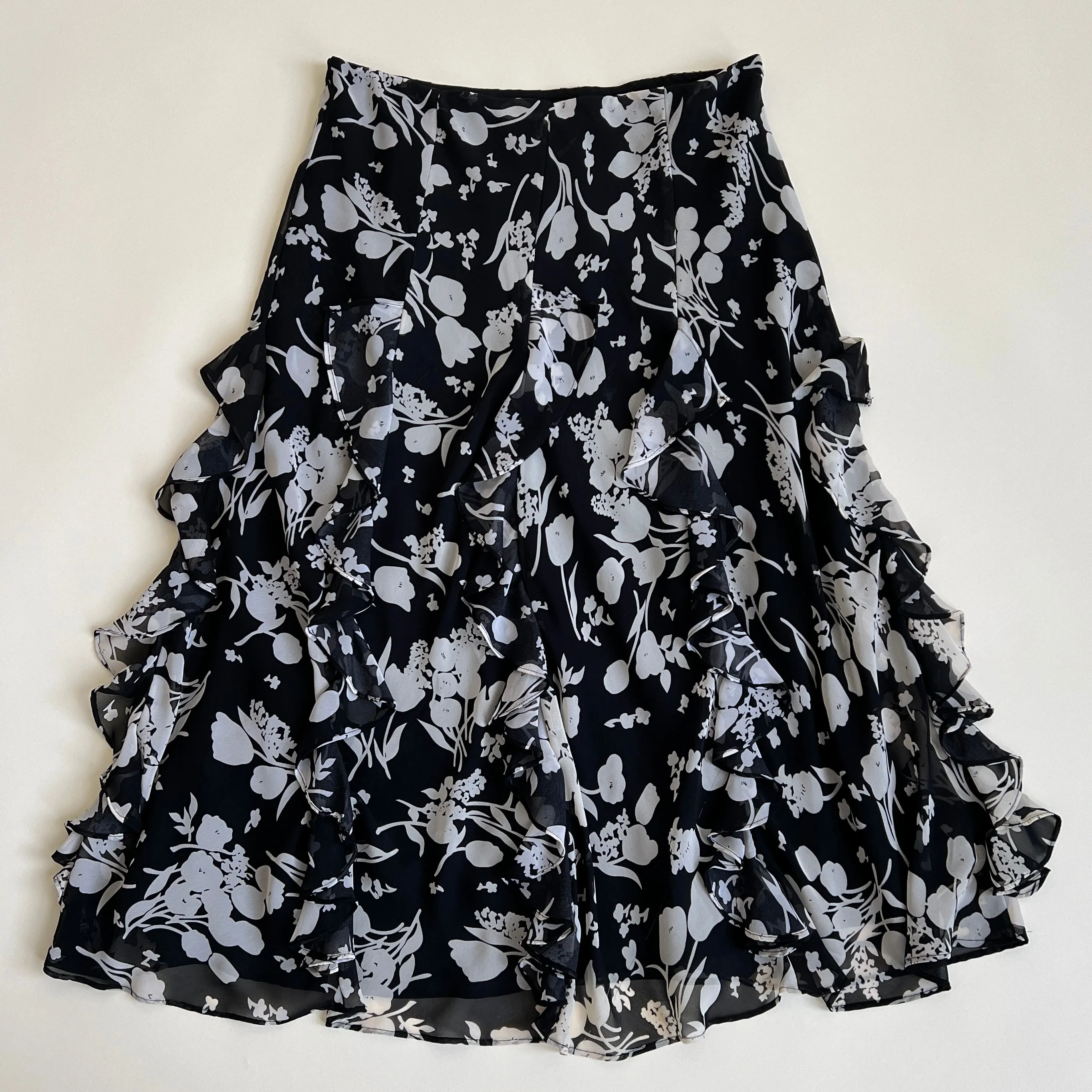 B&W floral ruffle midi skirt (L)