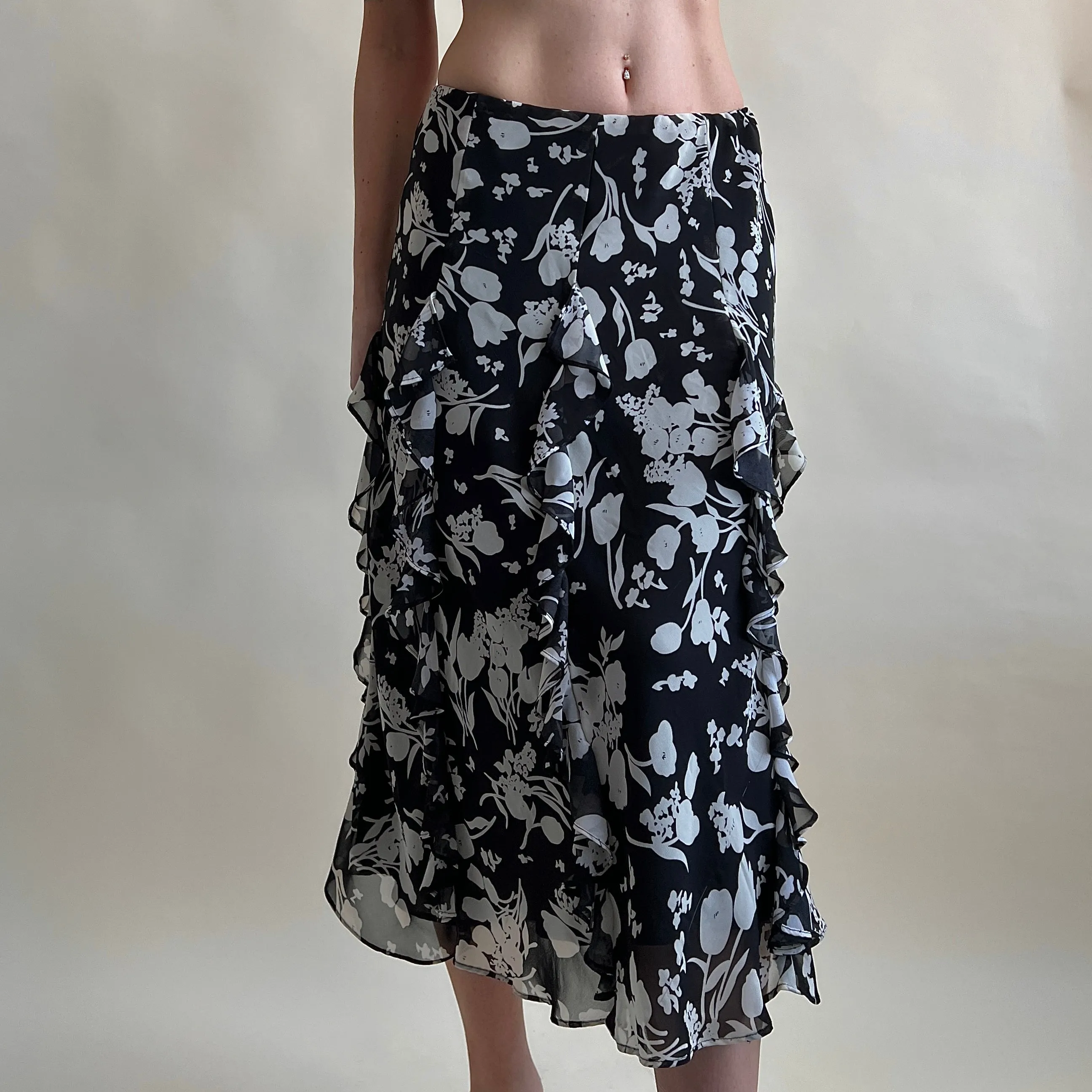 B&W floral ruffle midi skirt (L)