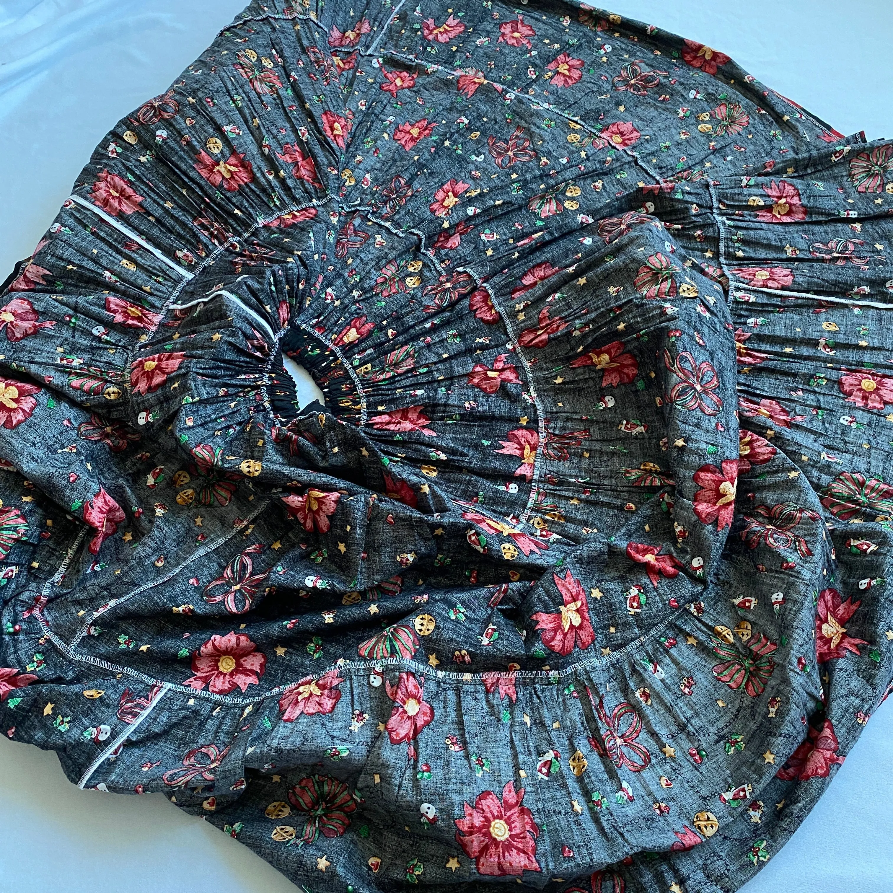Holiday print tiered skirt