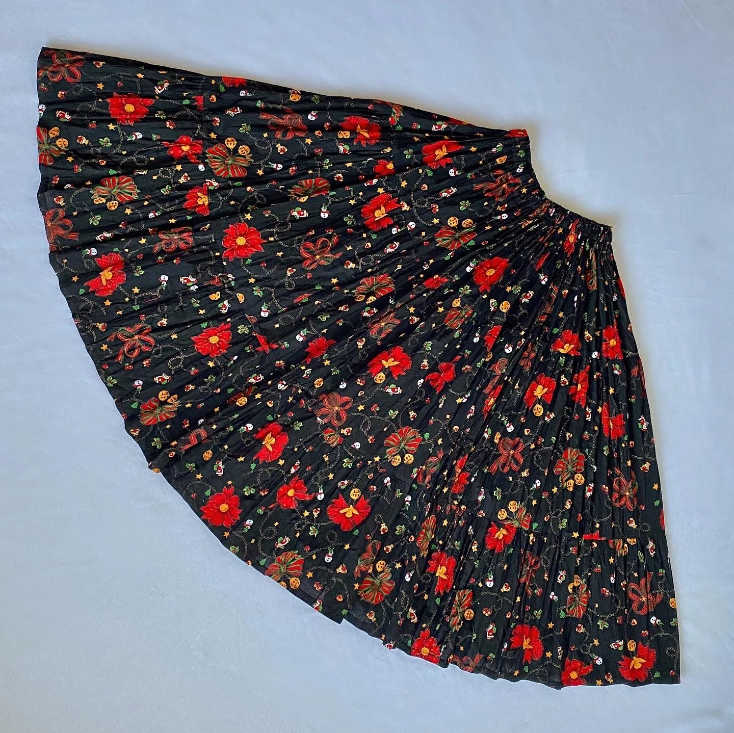Holiday print tiered skirt