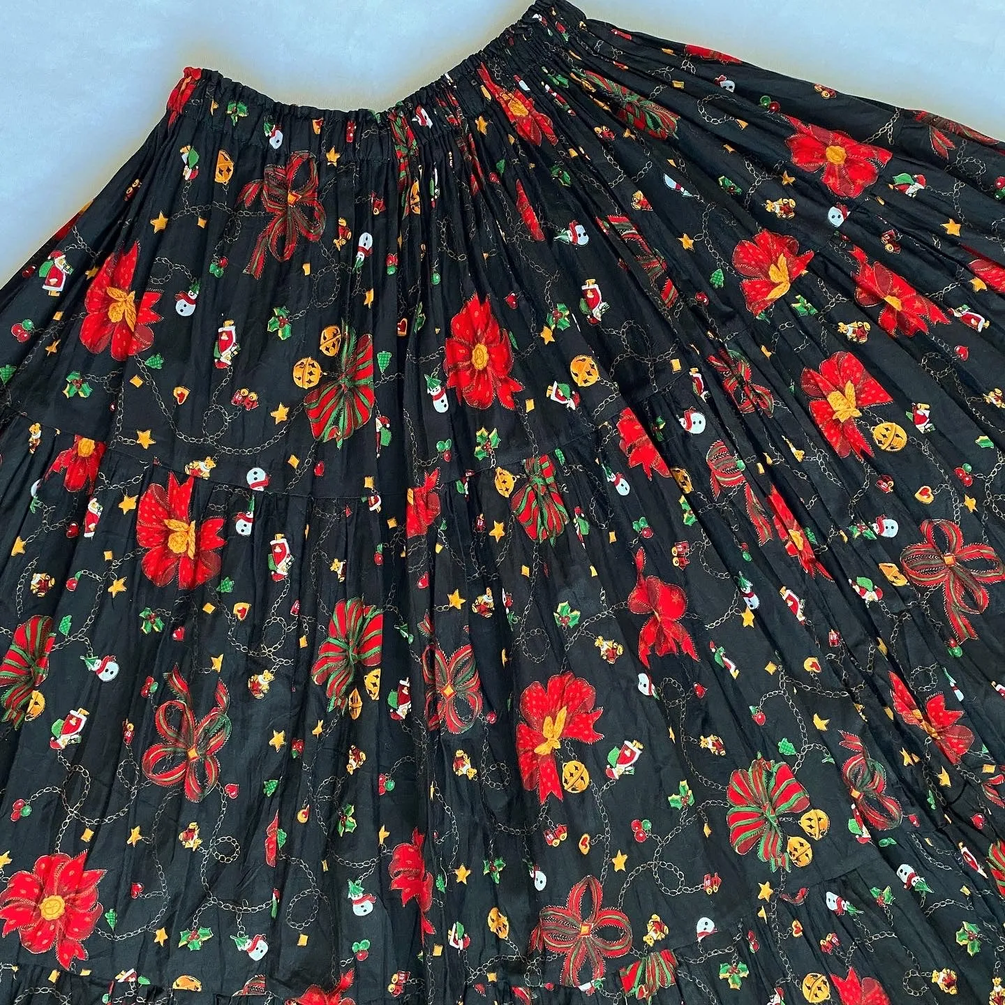 Holiday print tiered skirt