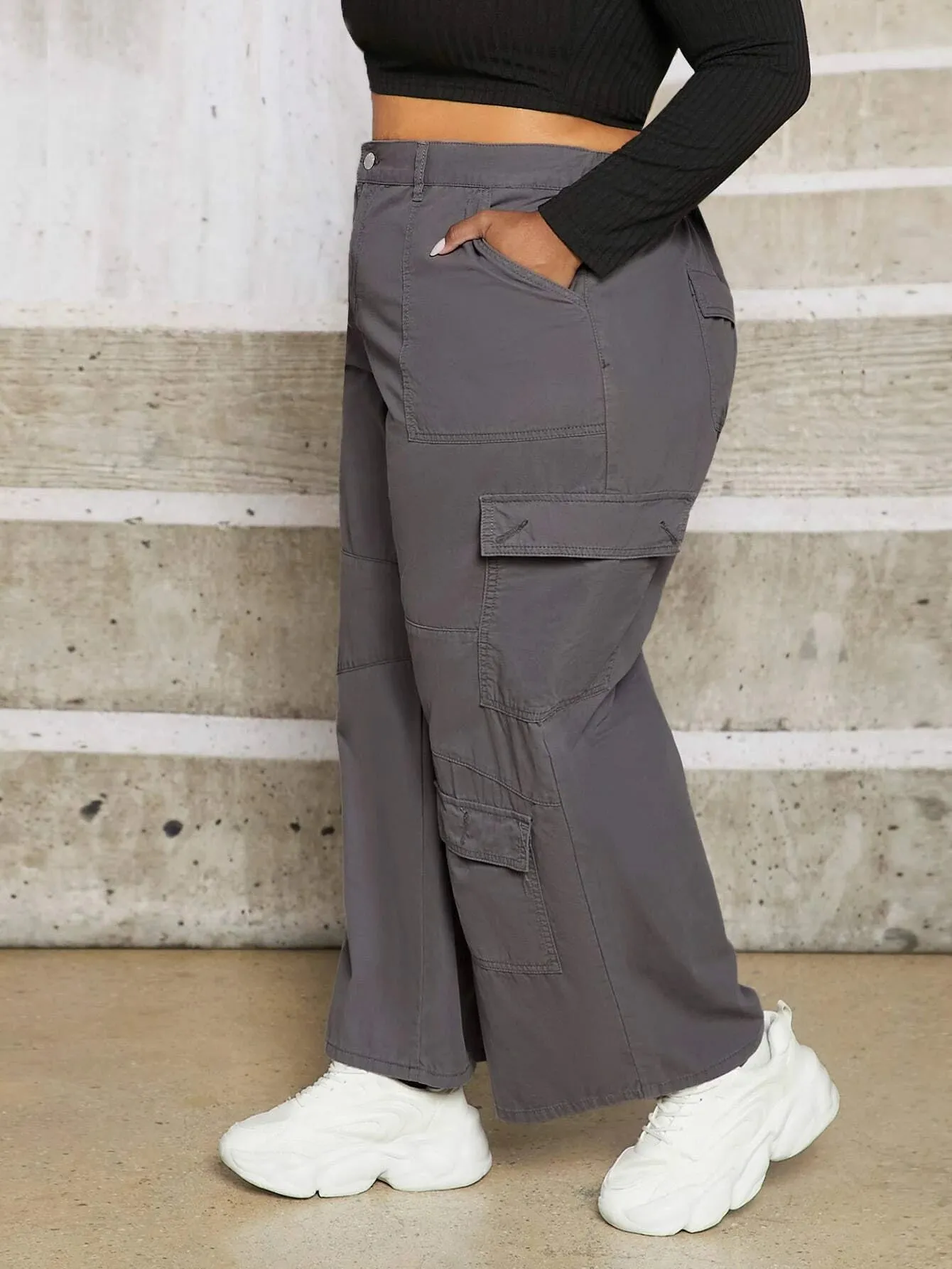 Wide Jeans With Versatile Flap Pocket