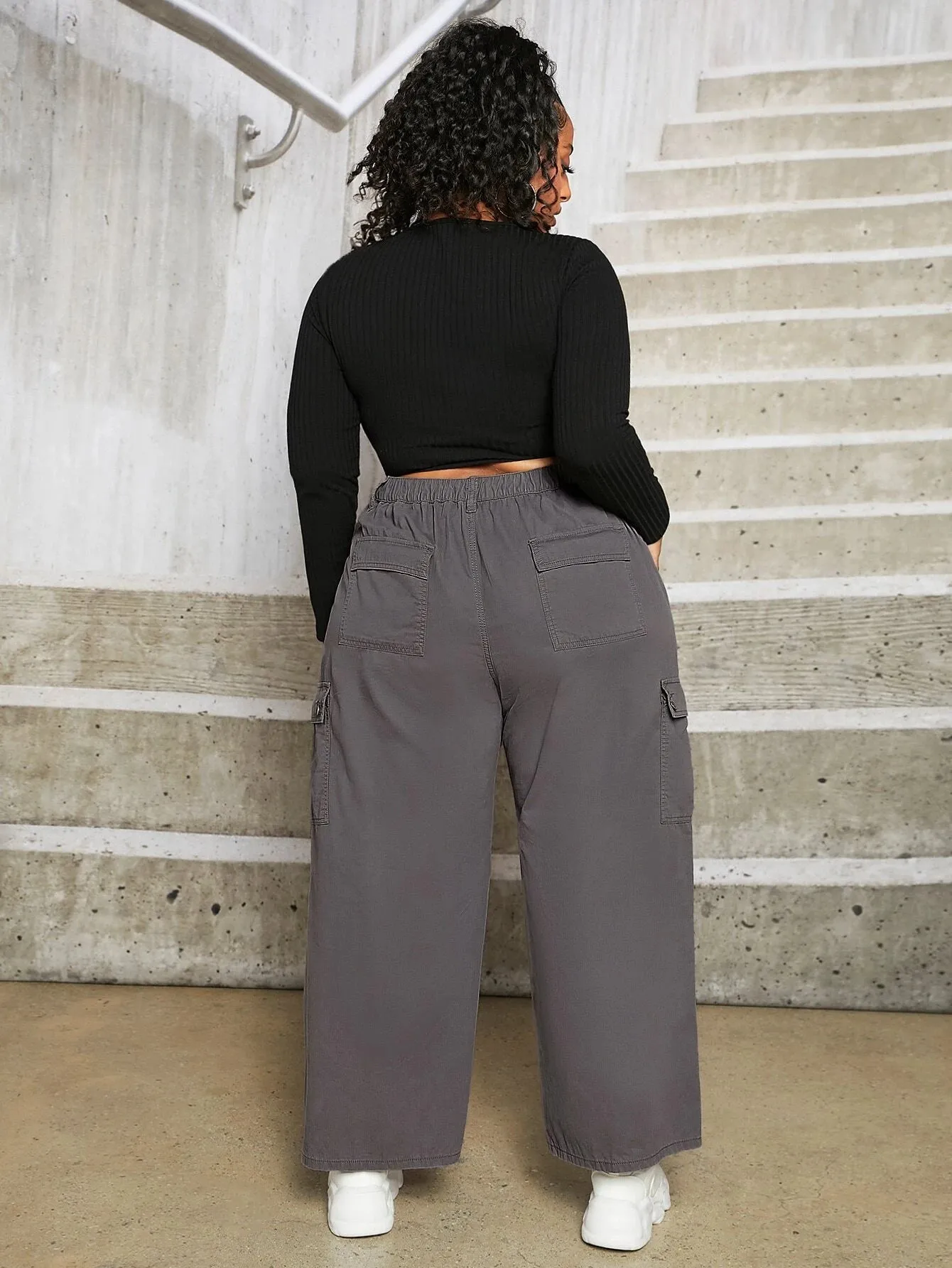 Wide Jeans With Versatile Flap Pocket